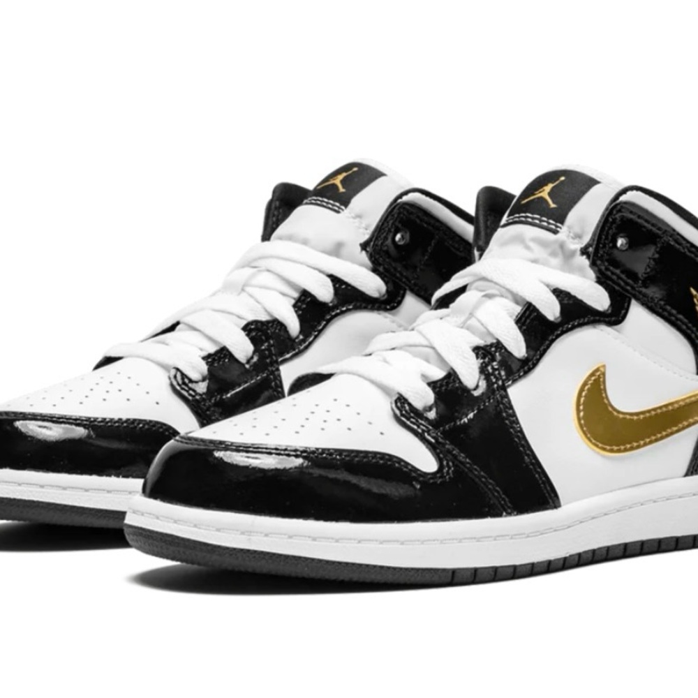 New and unworn Jordan 1 mid SE (PS) black and metallic gold size 11c (kids).